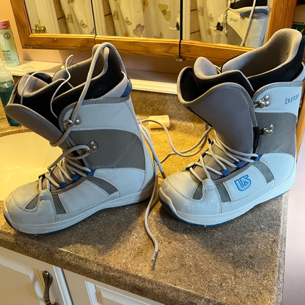 Burton tribute snowboarding boots size 9